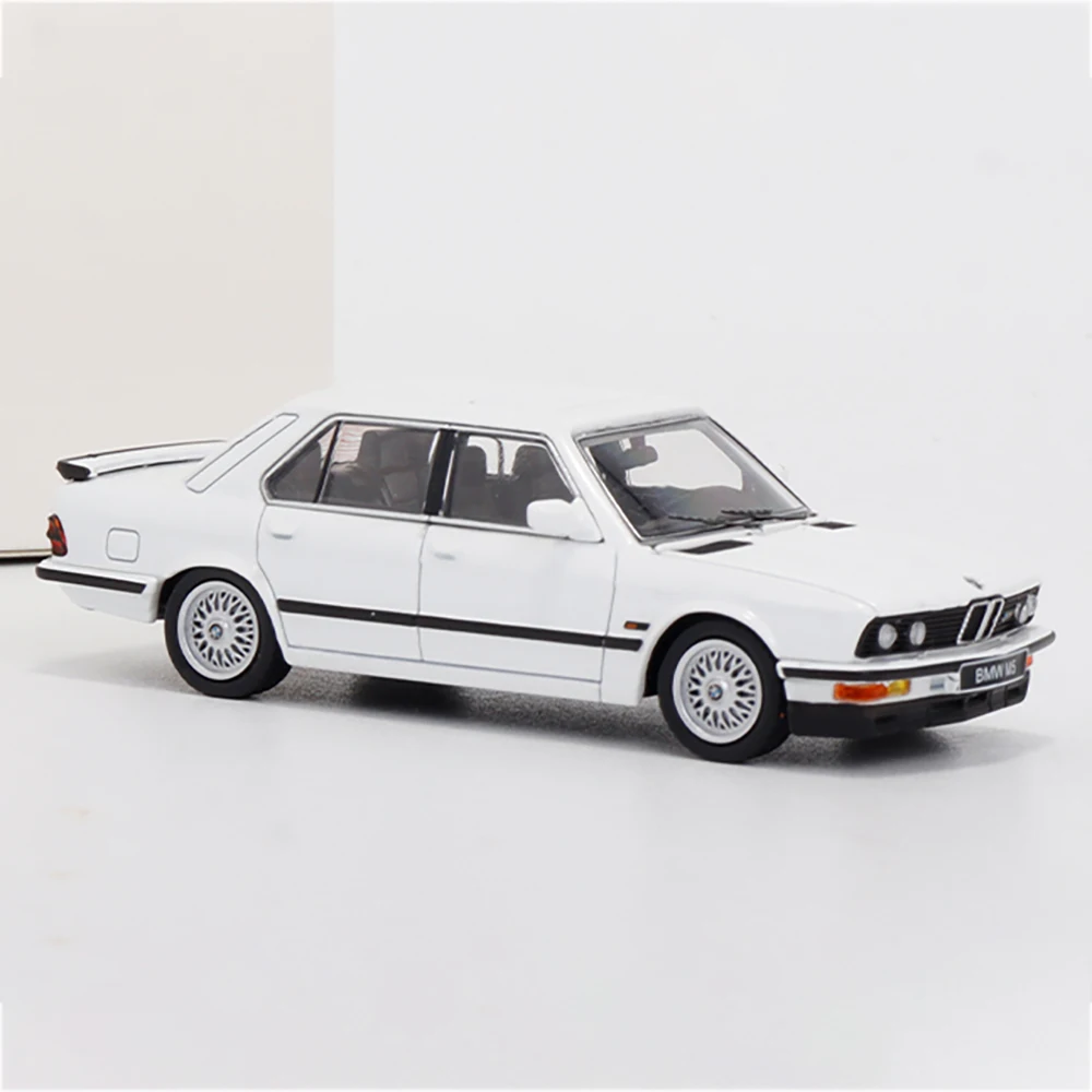 Miniature BMW M5 E28 Die-Cast Model Collectible 3 Miniature BMW M5 E28 Die-Cast Model Collectible - Image 3