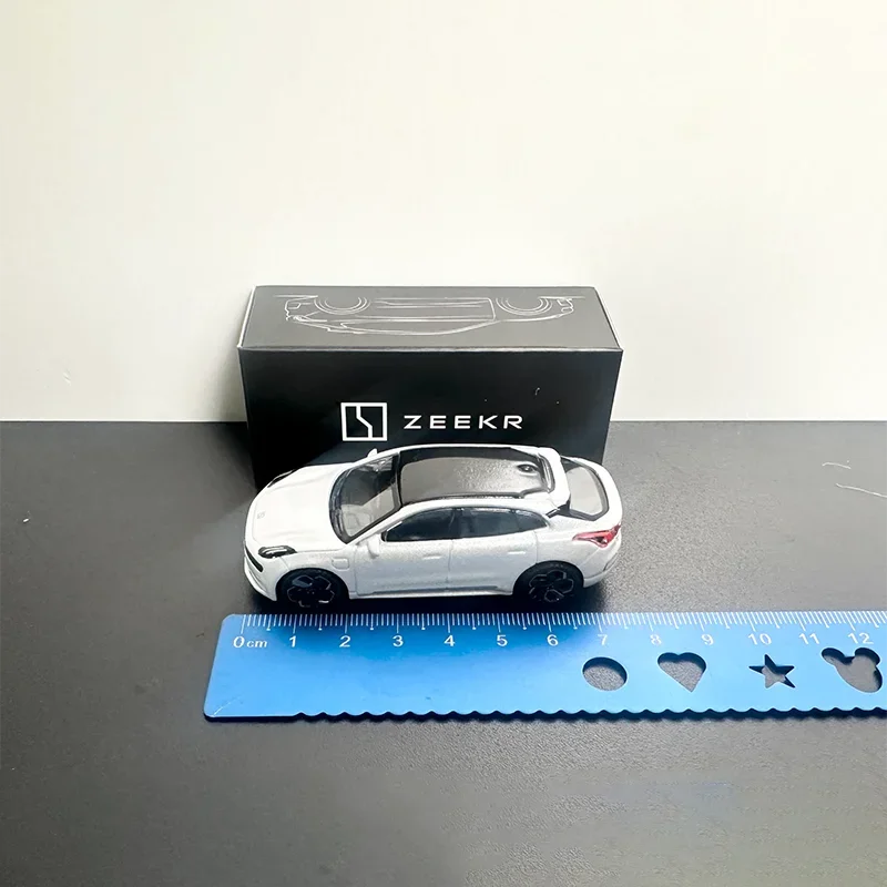 1:64 ZEEKR 001 Diecast Model in 4 Color Options 5 1:64 ZEEKR 001 Diecast Model in 4 Color Options - Image 5