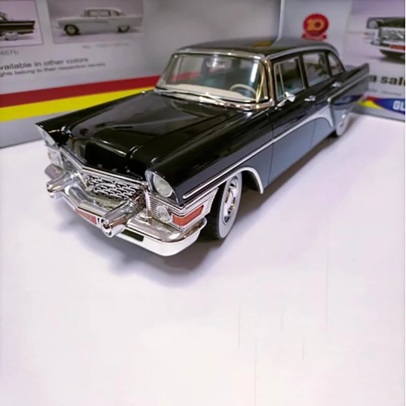 1/18 Soviet GAZ13 Chaika Vintage Model 4 1/18 Soviet GAZ13 Chaika Vintage Model - Image 4