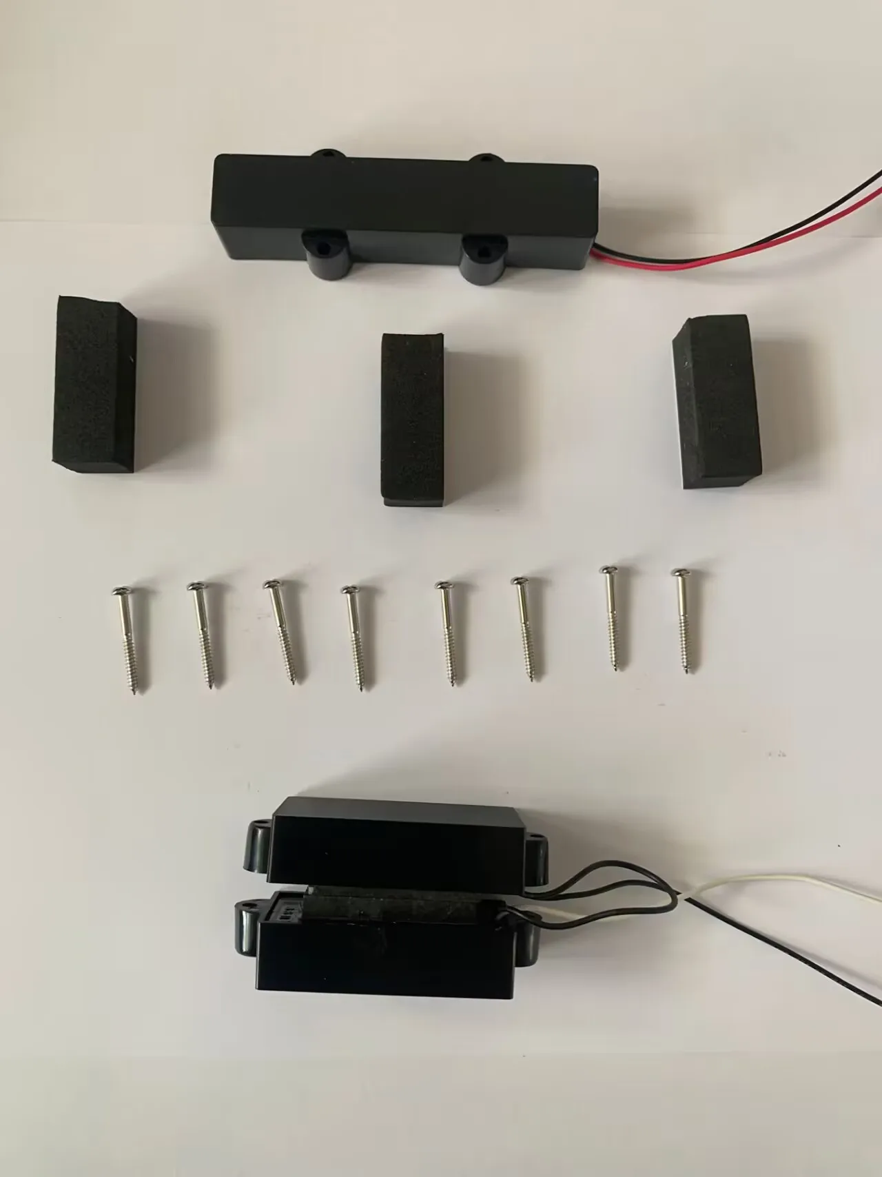 4-Piece Professional P-Bass Pickup Set for 4-String Guitars 1 4-Piece Professional P-Bass Pickup Set for 4-String Guitars