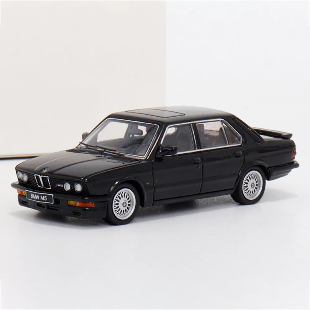 Miniature BMW M5 E28 Die-Cast Model Collectible 8 Miniature BMW M5 E28 Die-Cast Model Collectible - Image 8