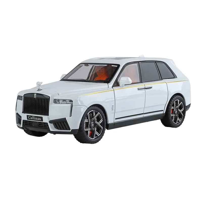 Rolls Royce Cullinan 1:24 Scale Diecast Model 5 Rolls Royce Cullinan 1:24 Scale Diecast Model - Image 5