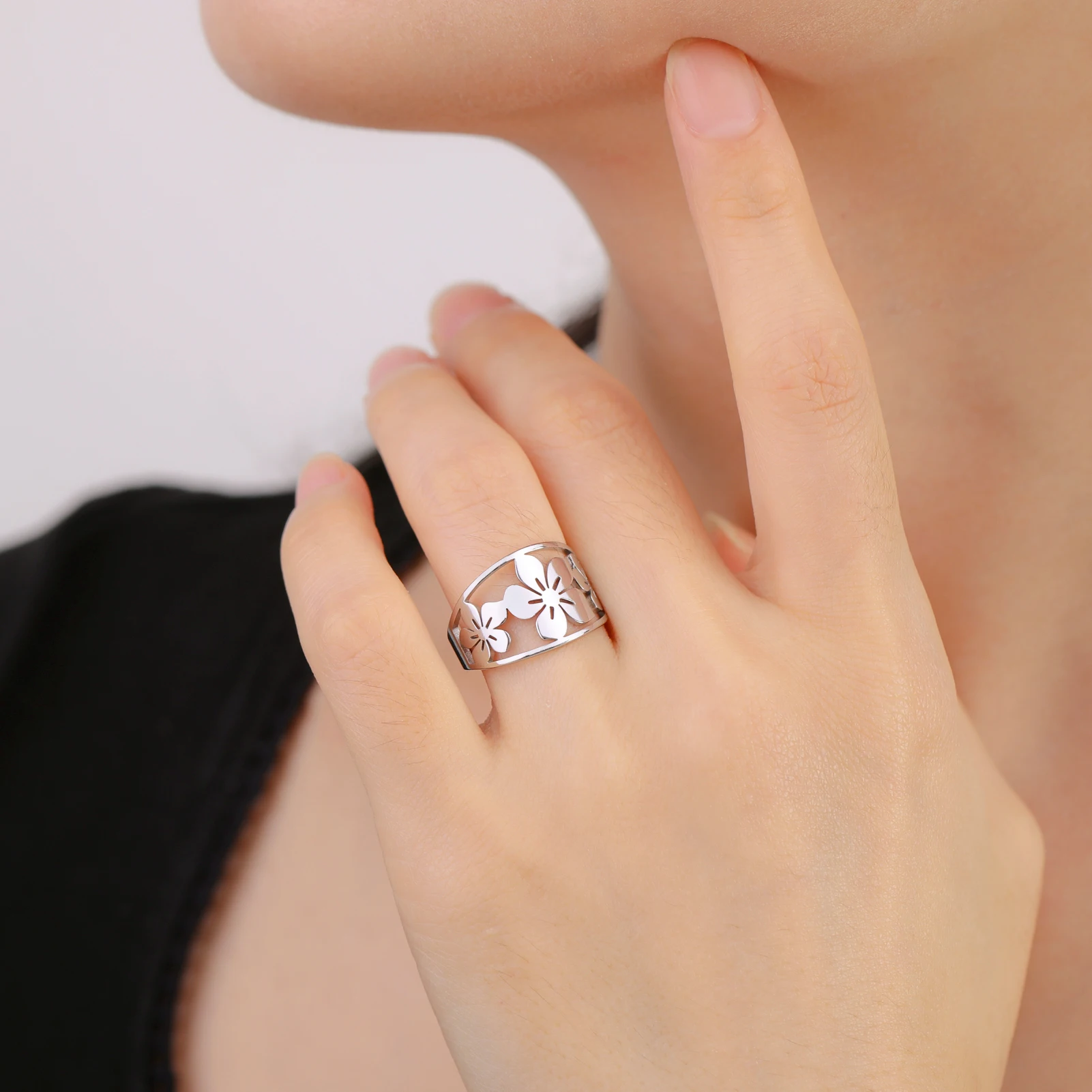 Stainless Steel Women's Floral Ring with Openwork Design 4 Stainless Steel Women's Floral Ring with Openwork Design - Image 4