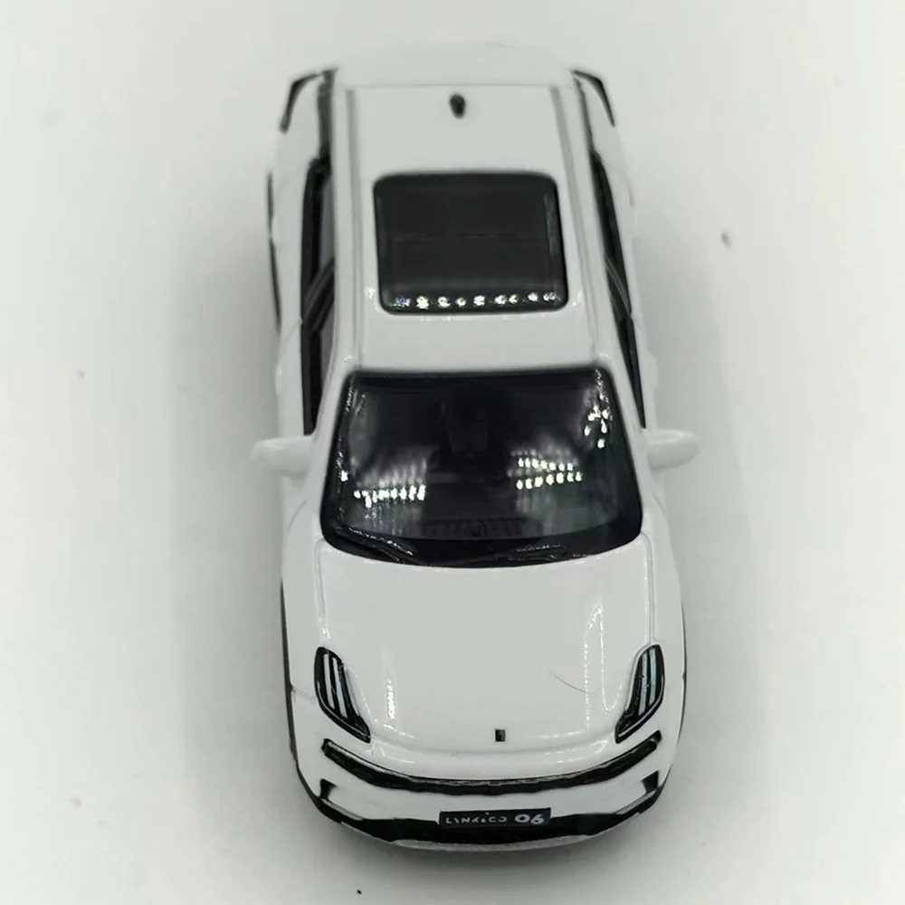 1:64 Scale Lynk & Co 06 Model Car 4 1:64 Scale Lynk & Co 06 Model Car - Image 4