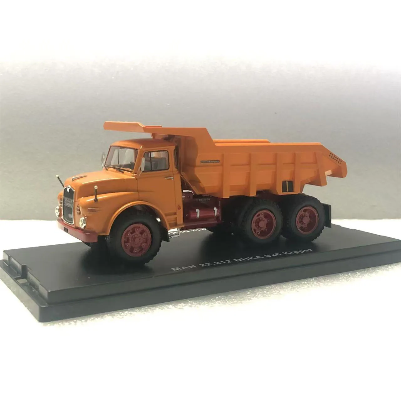 Vibrant Orange 1:50 Scale Transport Truck Model 3 Vibrant Orange 1:50 Scale Transport Truck Model - Image 3