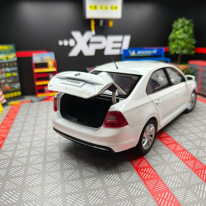 1:18 Skoda Rapid Alloy Model Car 5 1:18 Skoda Rapid Alloy Model Car - Image 5