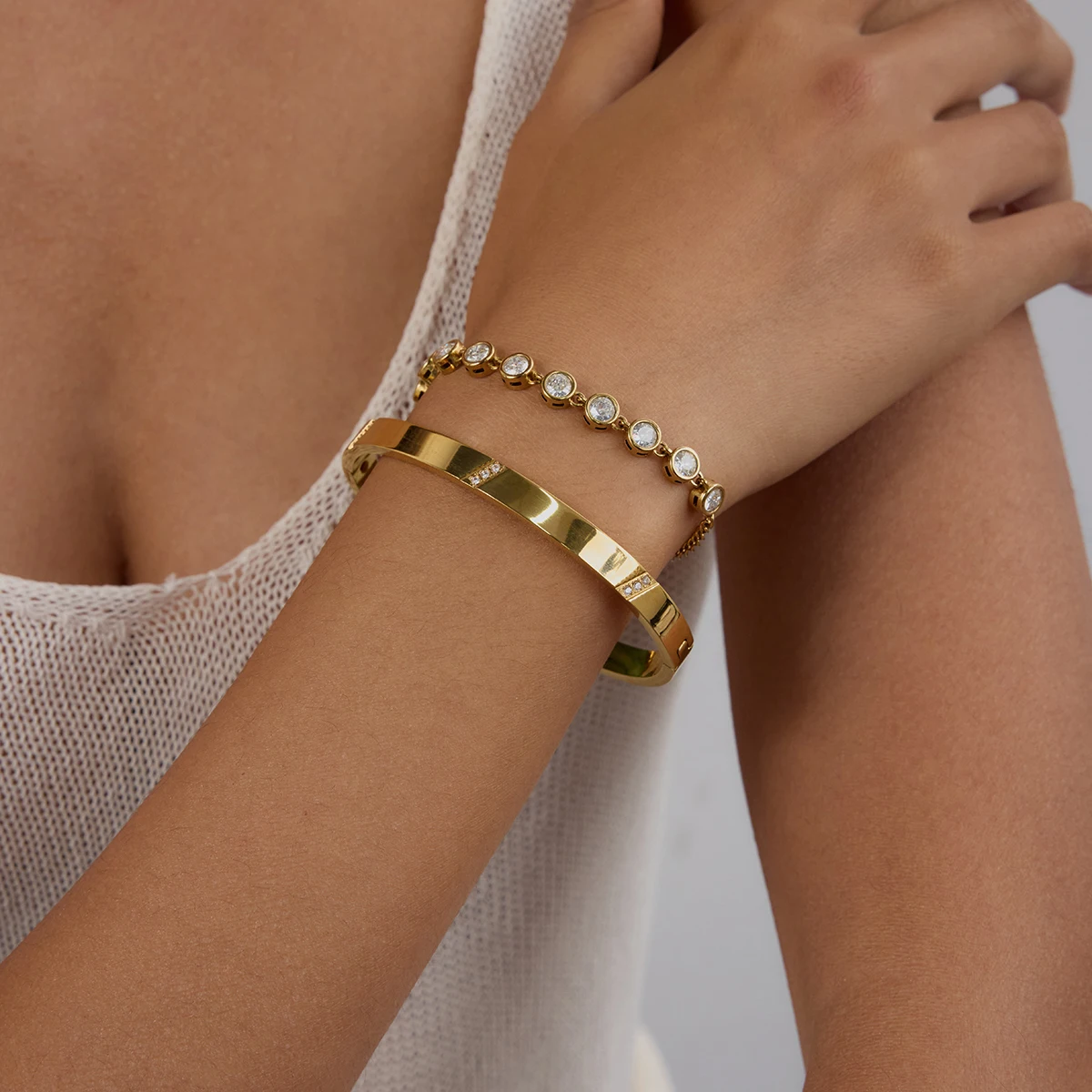 Elegant Stainless Steel Gold Bracelet for Women 4 Elegant Stainless Steel Gold Bracelet for Women - Image 4