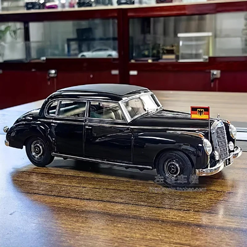 Vintage Mercedes-Benz 300S W186 Scale Model 1:18 3 Vintage Mercedes-Benz 300S W186 Scale Model 1:18 - Image 3