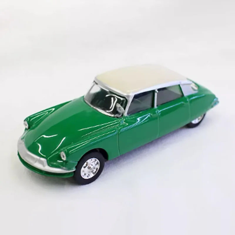 Vintage Green Citroen DS Model for Collectors 6 Vintage Green Citroen DS Model for Collectors - Image 6