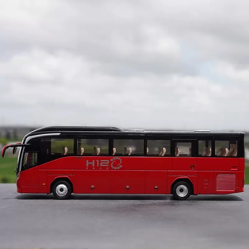 1:36 Scale Zhongtong H12 Bus Model 3 1:36 Scale Zhongtong H12 Bus Model - Image 3
