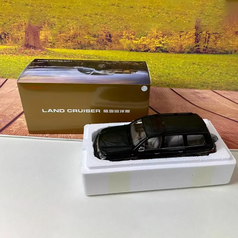 Land Cruiser 4700 LC100 Diecast Model 1:18 Scale 6 Land Cruiser 4700 LC100 Diecast Model 1:18 Scale - Image 6