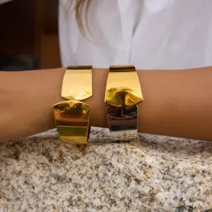 Gold Stainless Steel Geometric Cuff Bracelet for Women 9 S15722c1a7b99464abea8129080f8469aF