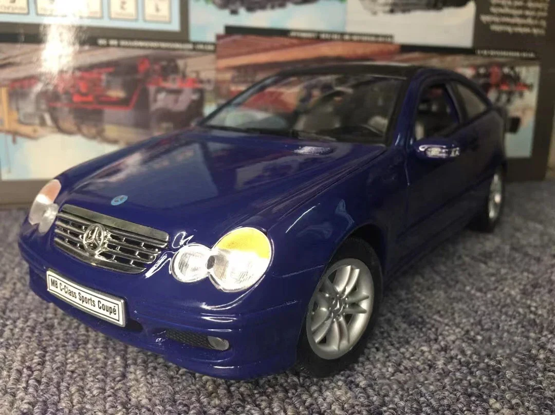 Flawed 1/18 Mercedes-Benz C-Class Coupe Model 2 Flawed 1/18 Mercedes-Benz C-Class Coupe Model - Image 2
