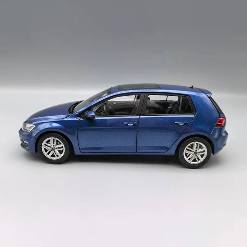 1:18 Scale Golf 7 Alloy Car Model 5 1:18 Scale Golf 7 Alloy Car Model - Image 5
