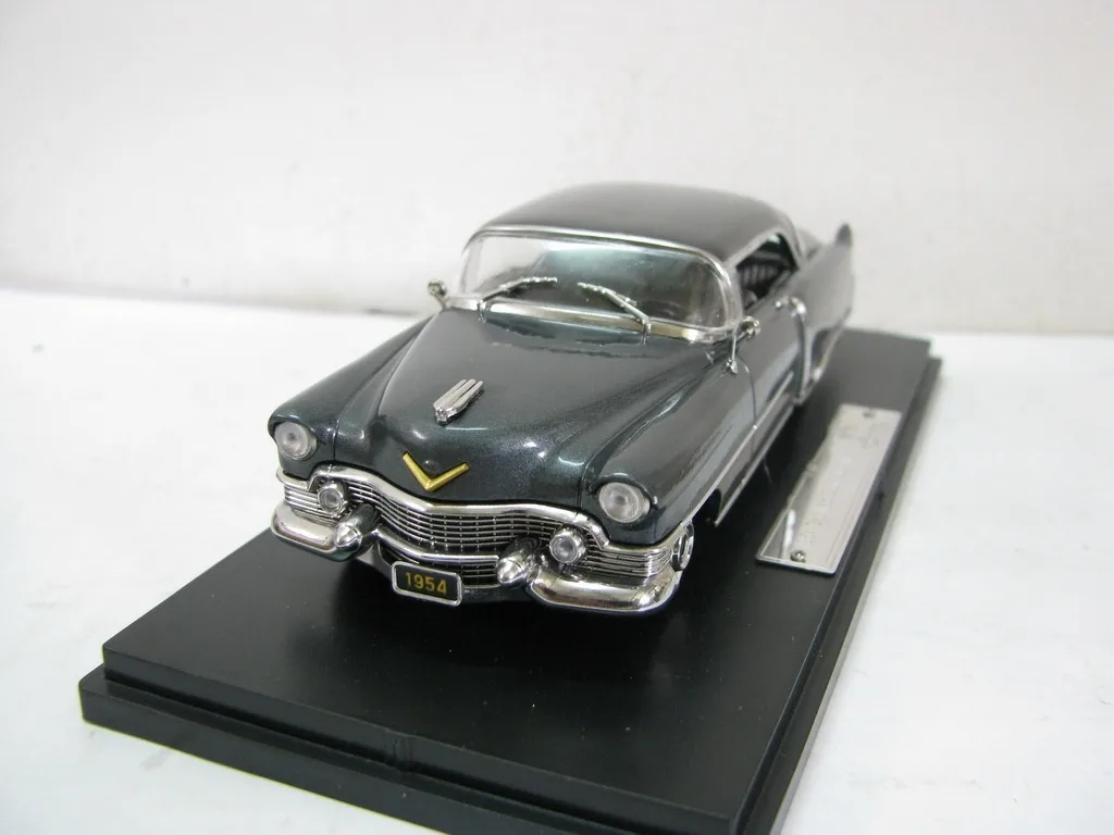 1954 Silver Coupe Diecast Model in 1:43 Scale 6 1954 Silver Coupe Diecast Model in 1:43 Scale - Image 6