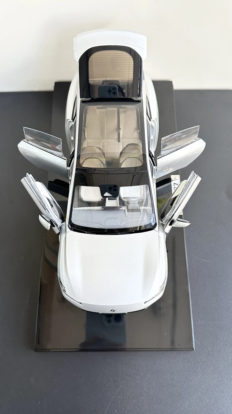 Dongfeng eπ 007 & 008 1:18 Diecast Models 5 Dongfeng eπ 007 & 008 1:18 Diecast Models - Image 5