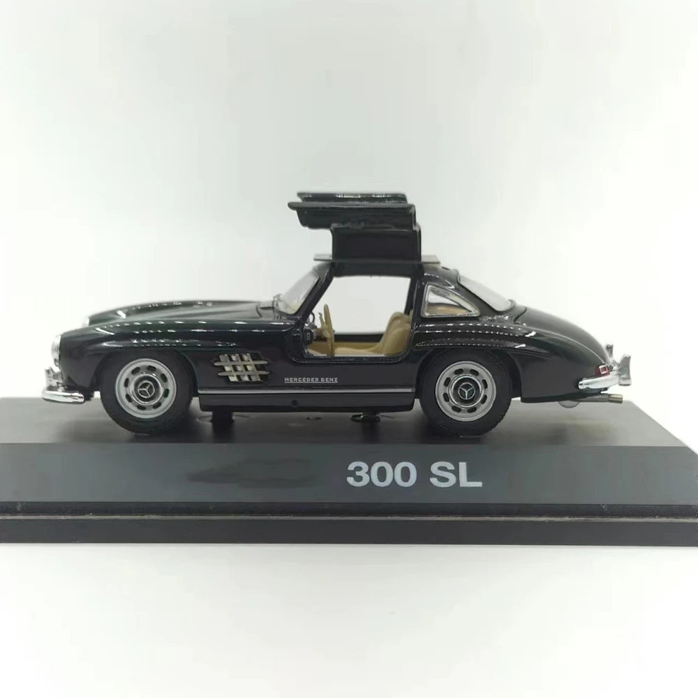 Die-Cast Benz 300 SL Model, 1:43 Scale 4 Die-Cast Benz 300 SL Model, 1:43 Scale - Image 4