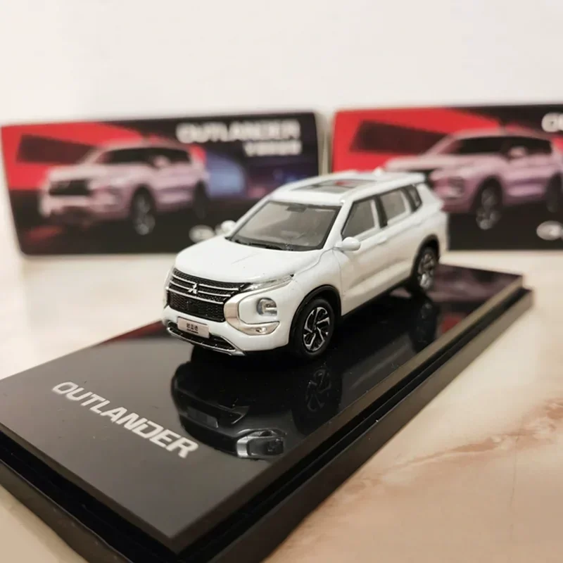Black 1:64 Scale Outlander SUV Diecast Model 6 Black 1:64 Scale Outlander SUV Diecast Model - Image 6