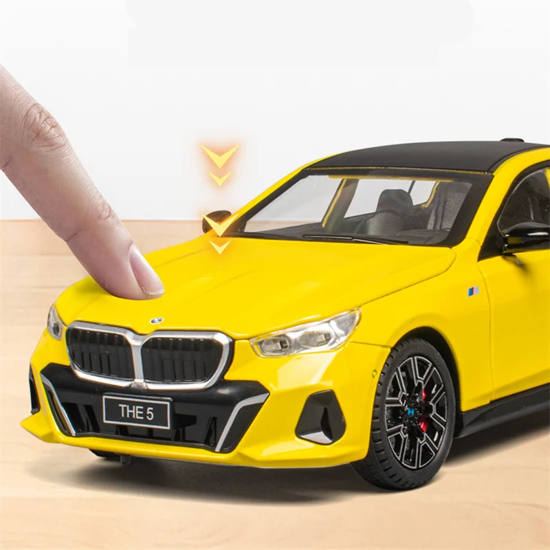 BMW 5 Series i5 M60 1:24 Diecast Model 5 BMW 5 Series i5 M60 1:24 Diecast Model - Image 5