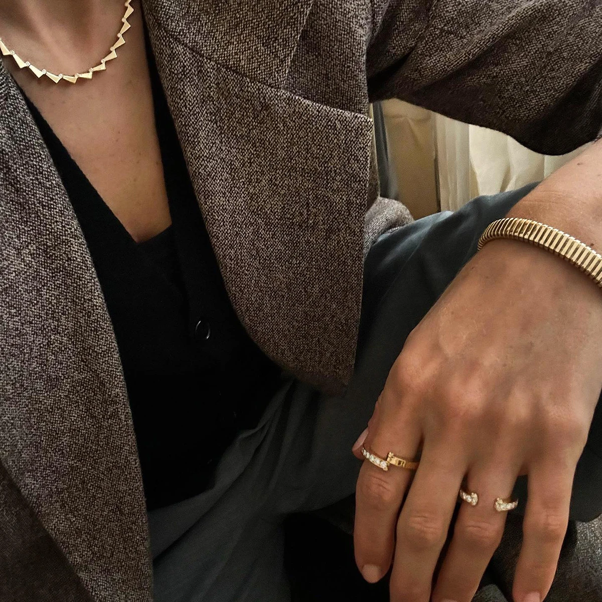 Elegant Gold Stainless Steel Women's Ring JDR2406011 2 Elegant Gold Stainless Steel Women's Ring JDR2406011 - Image 2