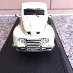 Vintage Ford F-1 1949 Model Collectible Miniature 7 S184c81dd4d194ff8878cc7e15d35169dS