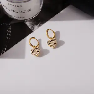 Heart-Shaped Stainless Steel Earrings with Rhinestones 9 S18885d4d1d1e4ba38383d07ed55d22291