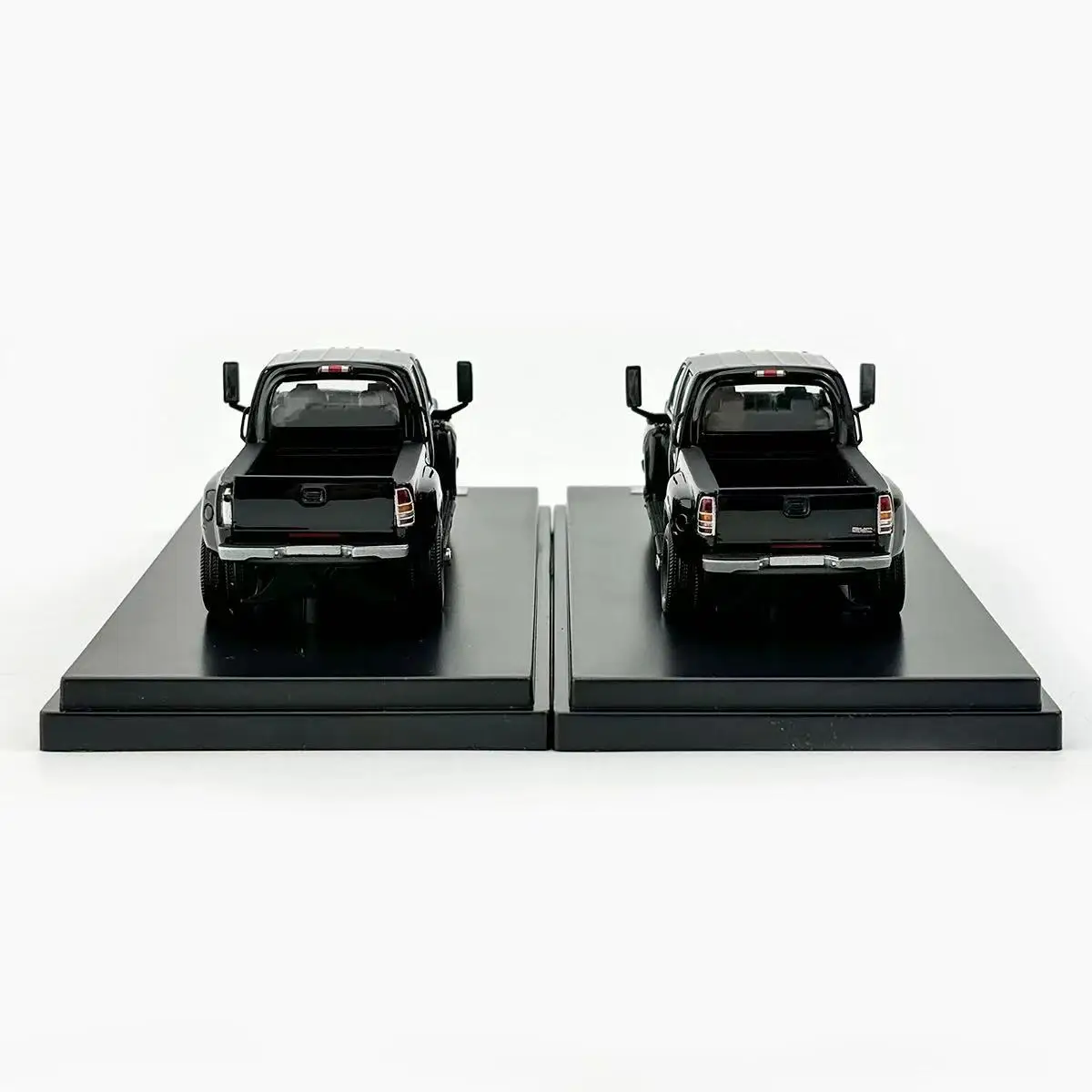 GMC Topkick & Kodiak 1:64 Diecast Model 4 GMC Topkick & Kodiak 1:64 Diecast Model - Image 4