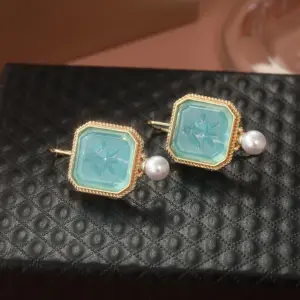 S18c98c1b3a9d49f09525dd4b1fc84d8d8