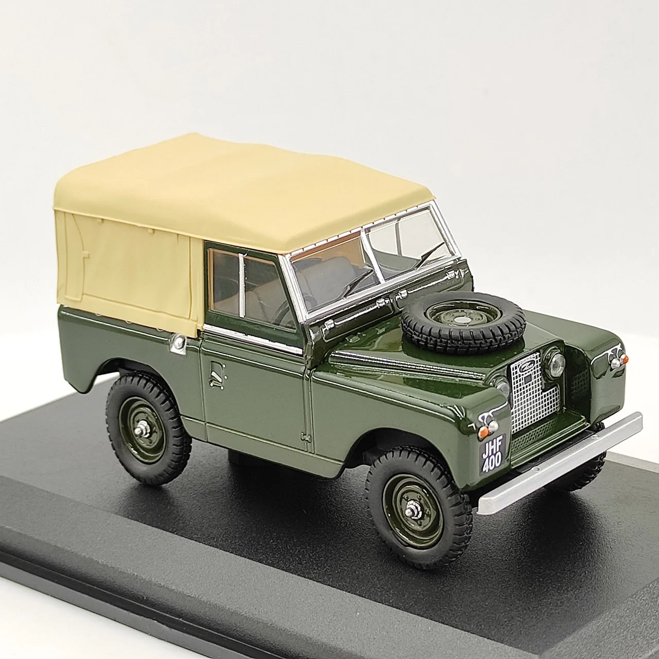 Vintage Land Rover Series II SWB 1:43 Diecast Model 6 Vintage Land Rover Series II SWB 1:43 Diecast Model - Image 6