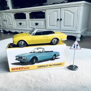 1/43 Vintage Convertible Diecast Alloy Model 16 S1a000fc59fb34c7b830a40ccd759df0eB