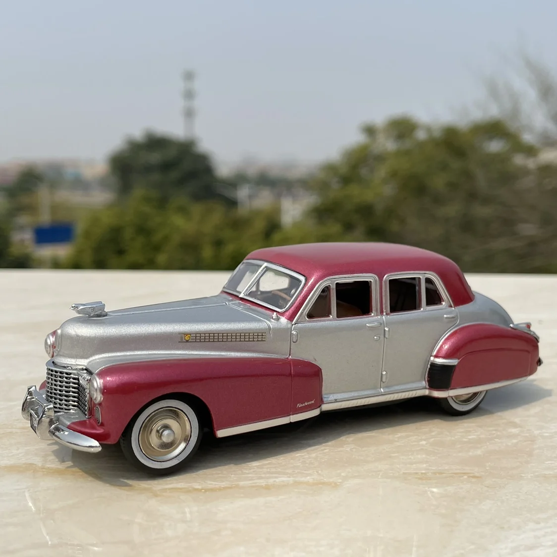 Vintage Cadillac 1:43 Diecast Model Collection 8 Vintage Cadillac 1:43 Diecast Model Collection - Image 8