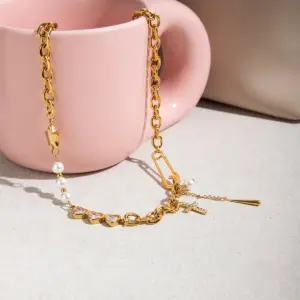 S1ae21b7c17854cd9a5934071a8738806d