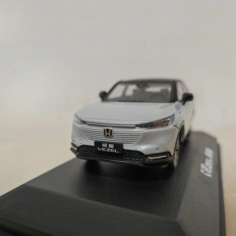 1:43 Scale 2023 Honda Vezel Diecast Model 4 1:43 Scale 2023 Honda Vezel Diecast Model - Image 4
