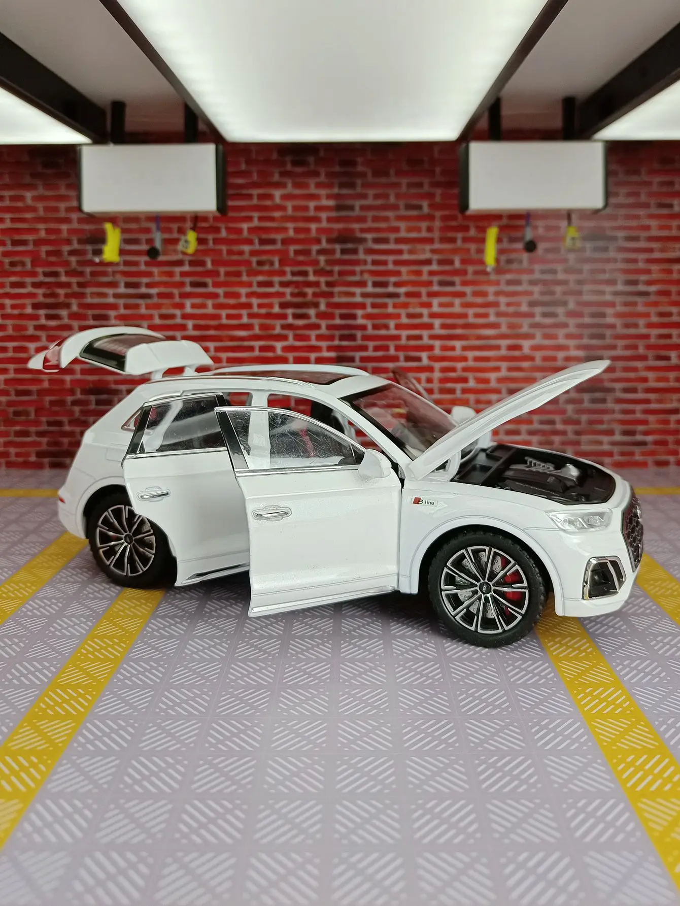 1:24 Scale Blue Diecast SUV Model 6 1:24 Scale Blue Diecast SUV Model - Image 6