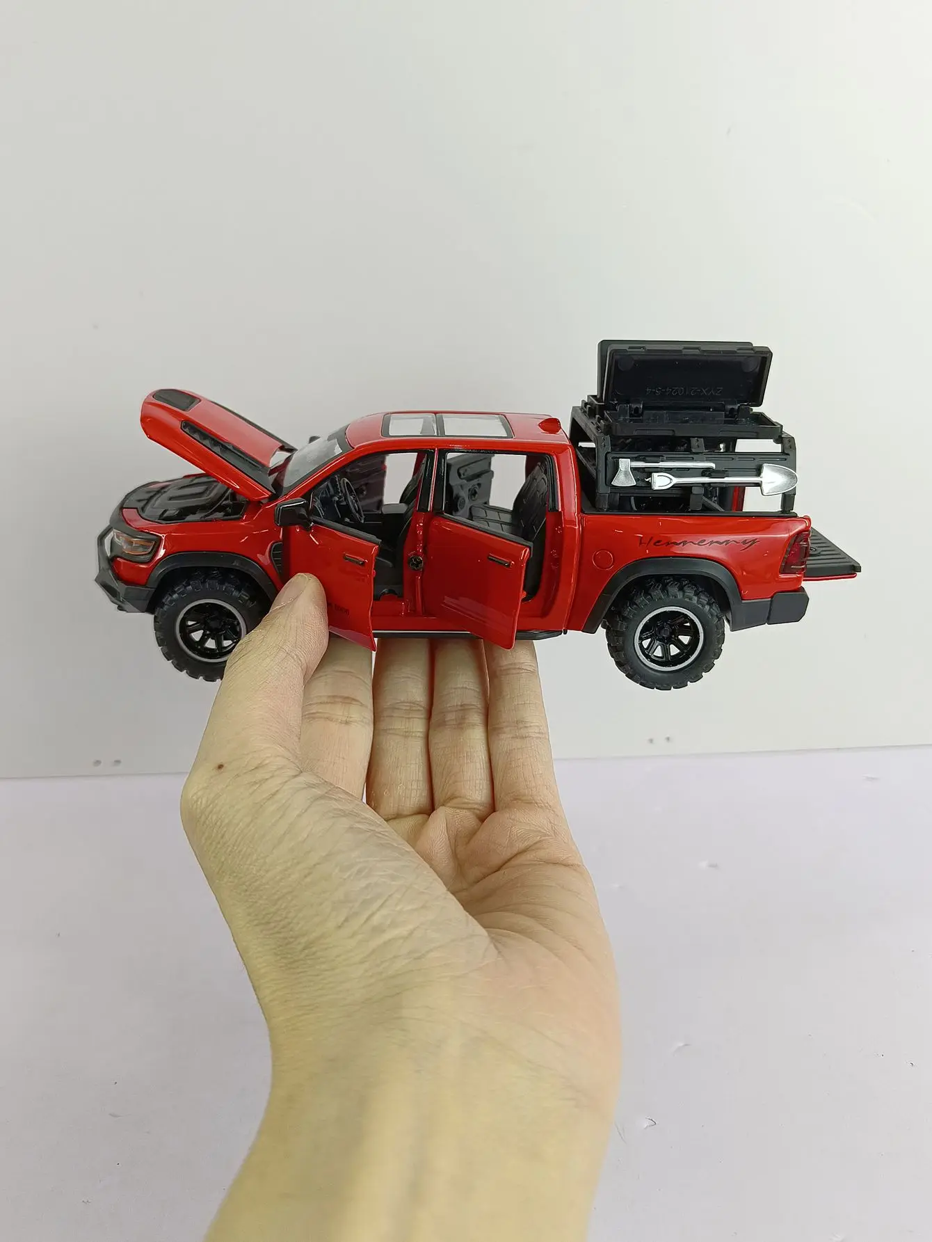 1:32 Diecast Dodge Pickup Model for Collectors 9 1:32 Diecast Dodge Pickup Model for Collectors - Image 9