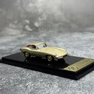 Jaguar E-Type Coupe 1:64 Diecast Model 10 S1b7c80e14e304367ba08715747bd40a2N