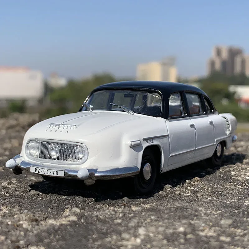 TATRA 603 Diecast Model 1:43 Scale 3 TATRA 603 Diecast Model 1:43 Scale - Image 3