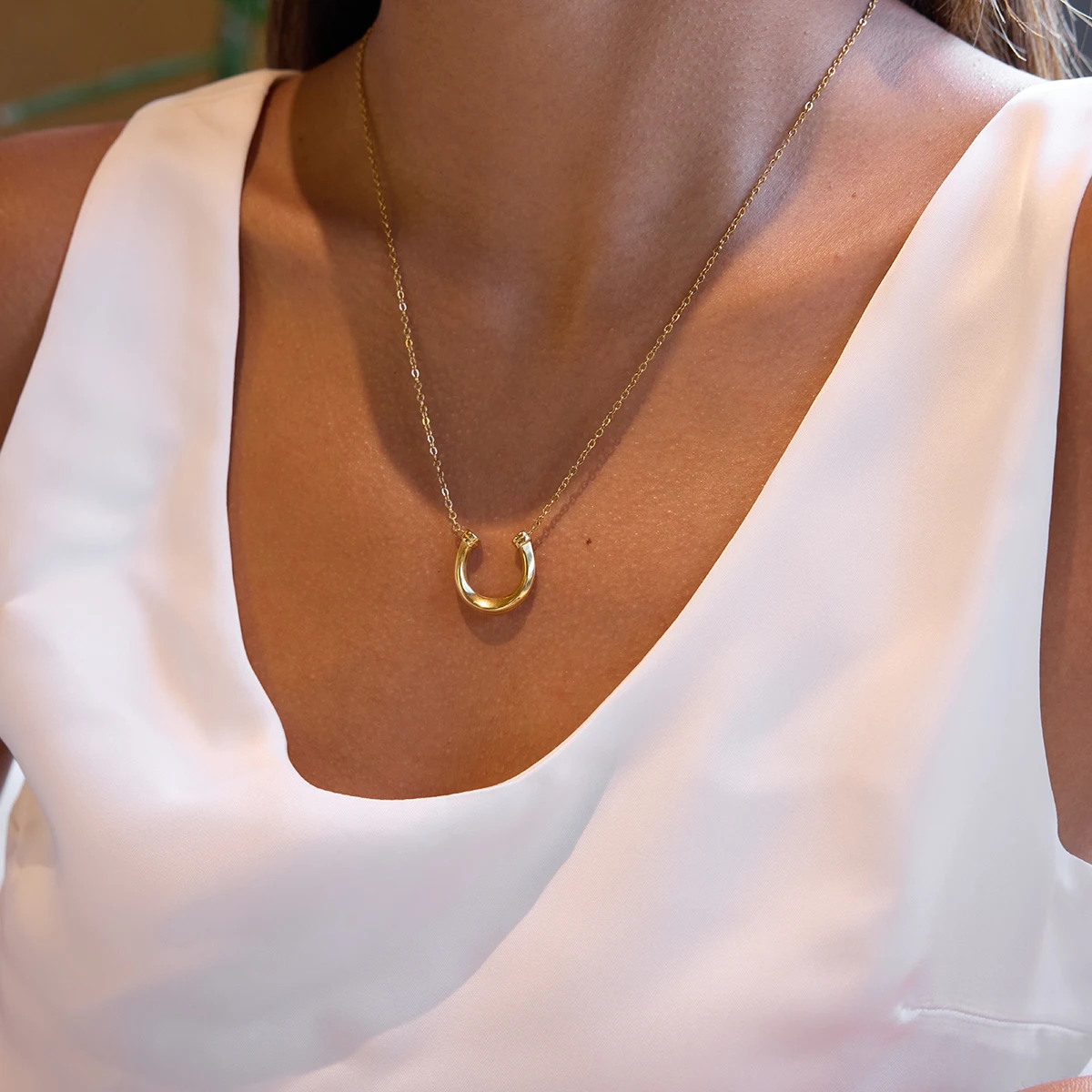 Gold Stainless Steel Horseshoe Necklace JDN0306075 4 Gold Stainless Steel Horseshoe Necklace JDN0306075 - Image 4