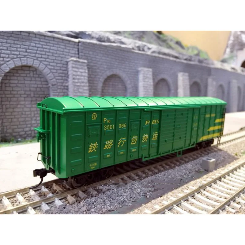 Vintage Red HO Scale Train Carriage Model 3 Vintage Red HO Scale Train Carriage Model - Image 3