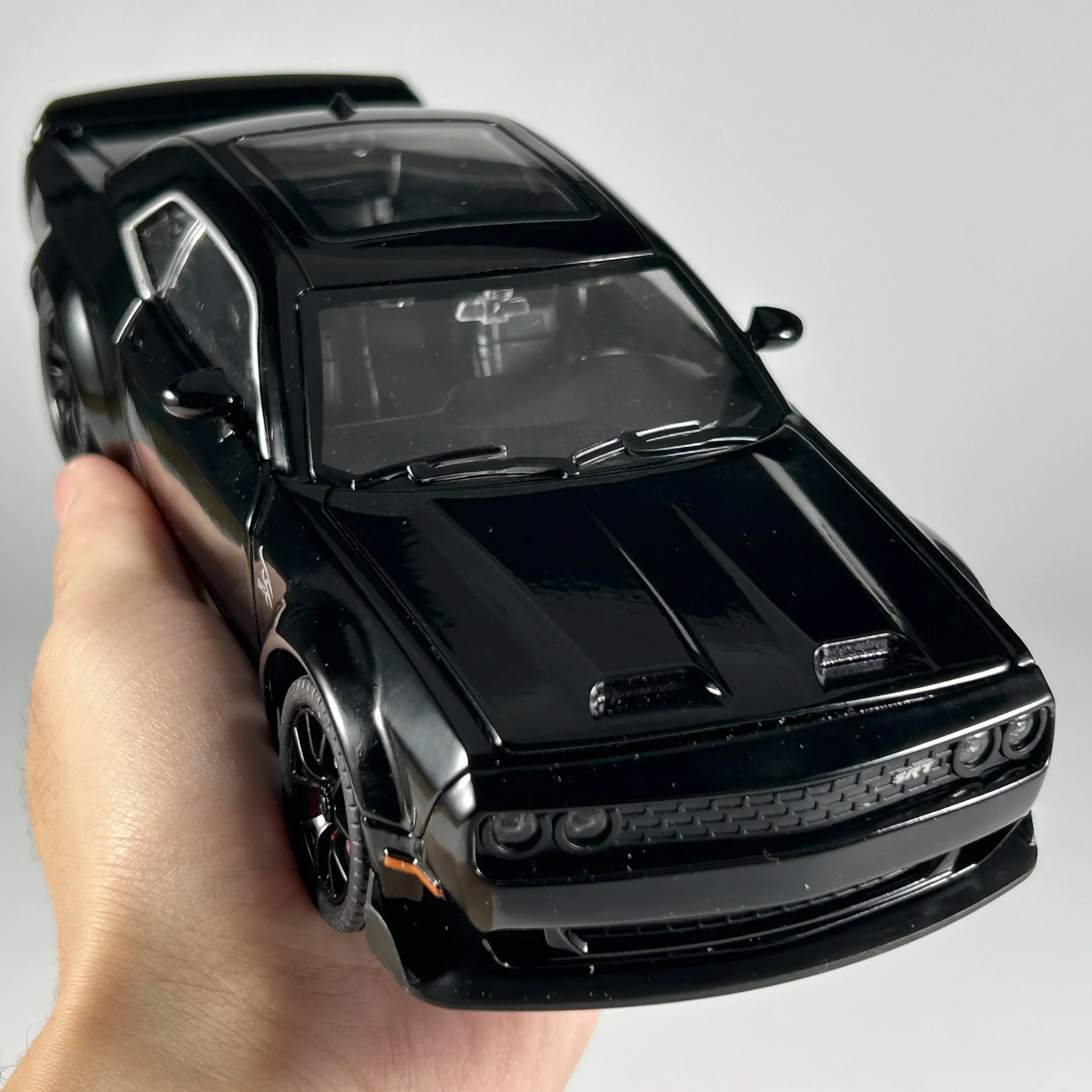 Red Dodge Challenger Hellcat 1:24 Model Car 4 Red Dodge Challenger Hellcat 1:24 Model Car - Image 4