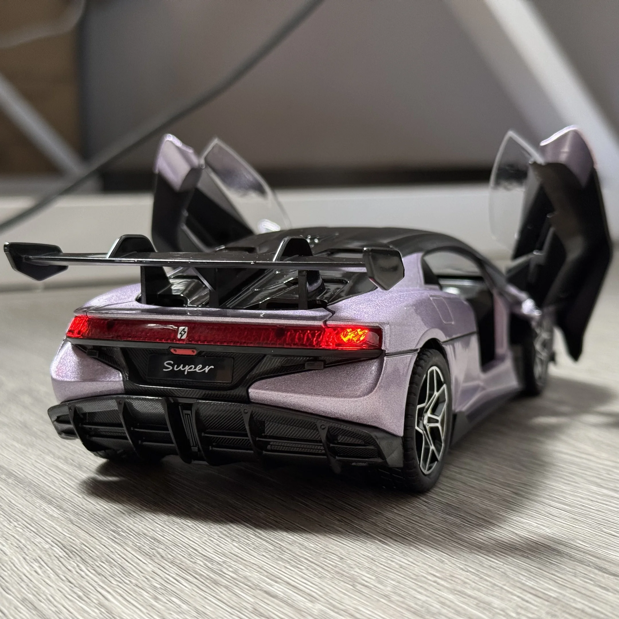 BYD Look UP U9 1:24 Diecast Model 5 BYD Look UP U9 1:24 Diecast Model - Image 5