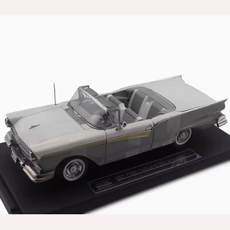 1957 Ford Fairlane 500 Diecast Model 7 1957 Ford Fairlane 500 Diecast Model - Image 7