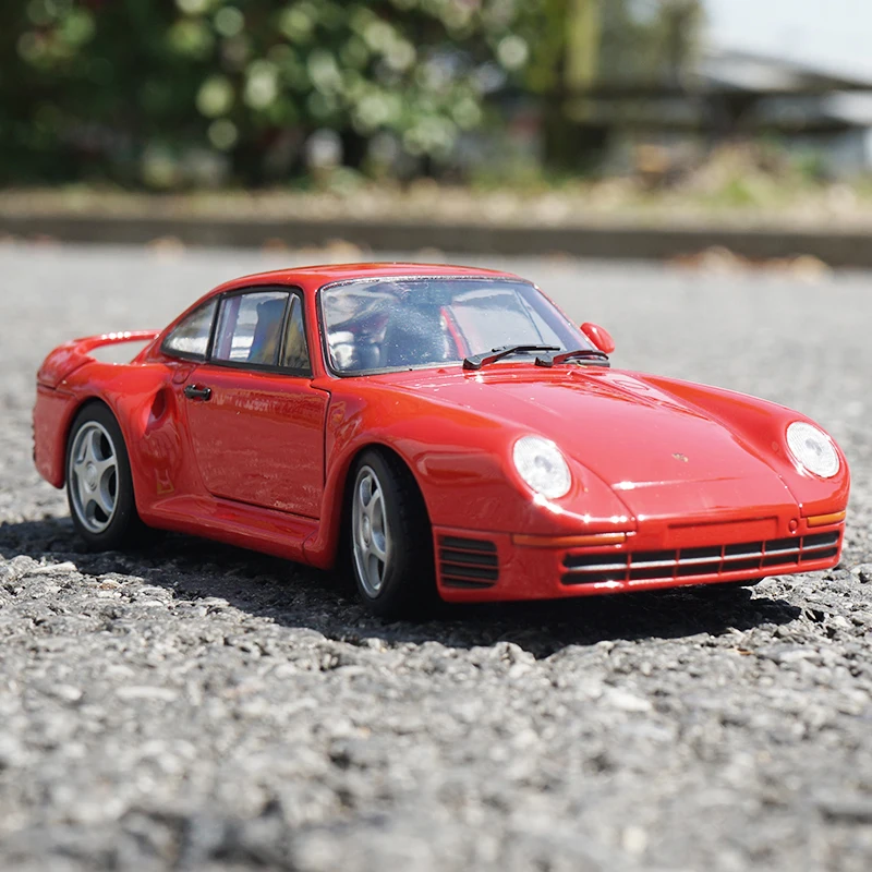 White Porsche 959 Diecast Model 1:24 Scale 5 White Porsche 959 Diecast Model 1:24 Scale - Image 5
