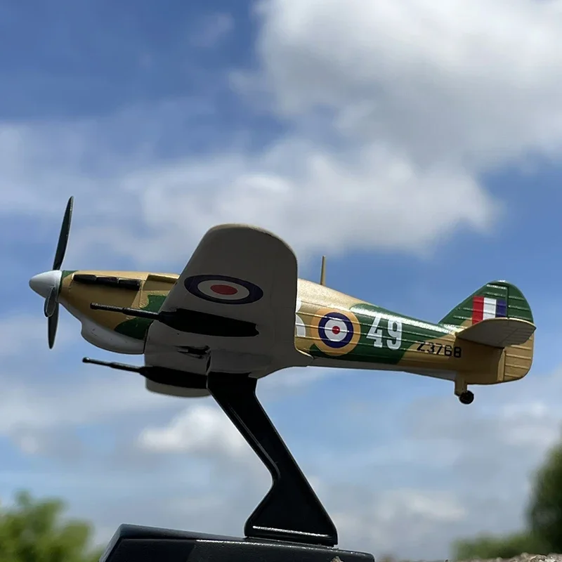 WWII Hurricane MK II Diecast Model 1:100 Scale 4 WWII Hurricane MK II Diecast Model 1:100 Scale - Image 4