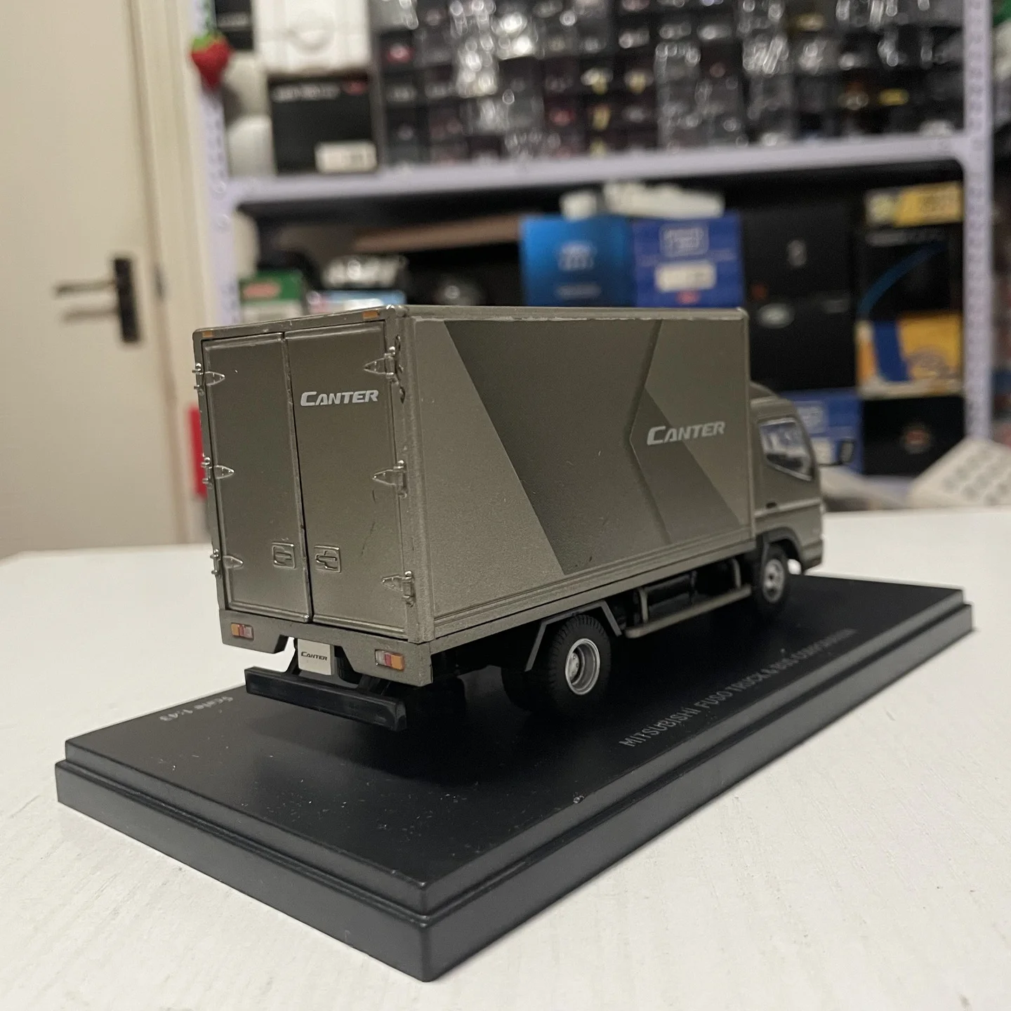 Metallic Mitsubishi Canter FUSO 1:43 Diecast Model 6 Metallic Mitsubishi Canter FUSO 1:43 Diecast Model - Image 6