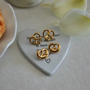 Bold Gold Pretzel Heart Earrings in Stainless Steel 12 S1eba7deab9ab495a91c334e49ba5bf2bD