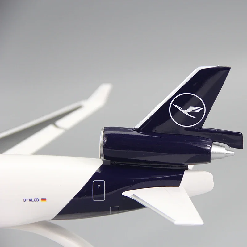 Lufthansa MD-11 1:200 Scale Model 6 Lufthansa MD-11 1:200 Scale Model - Image 6