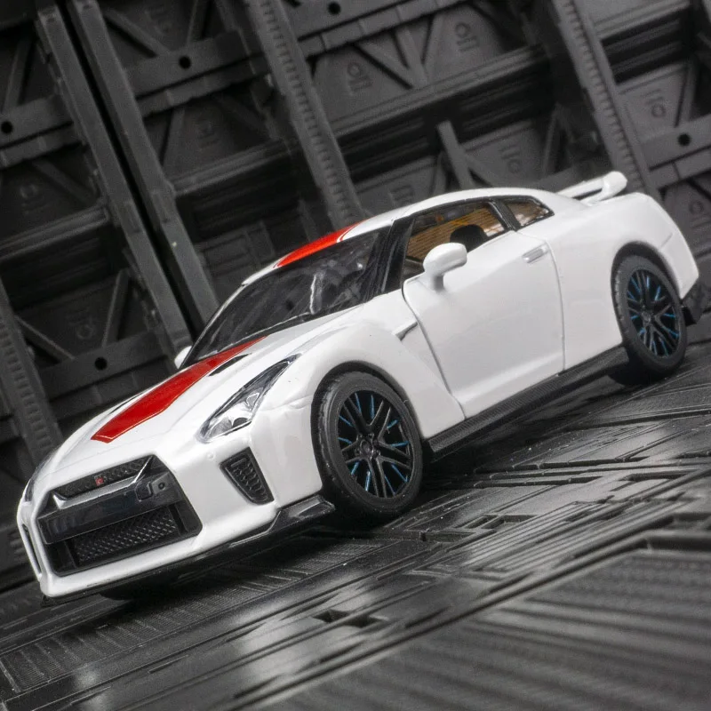 1:32 Nissan GTR 50th Anniversary Diecast Model 2 1:32 Nissan GTR 50th Anniversary Diecast Model - Image 2