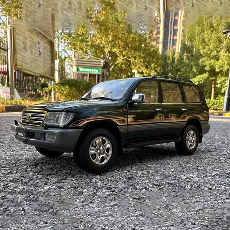 Land Cruiser 4700 LC100 Diecast Model 1:18 Scale 4 Land Cruiser 4700 LC100 Diecast Model 1:18 Scale - Image 4