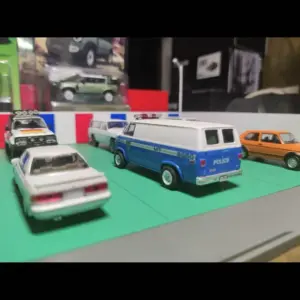 NYPD GMC Vandura Diecast Model 1:64 Scale 9 S1f338473bf5d4dfe8e1aa08b978f60f69